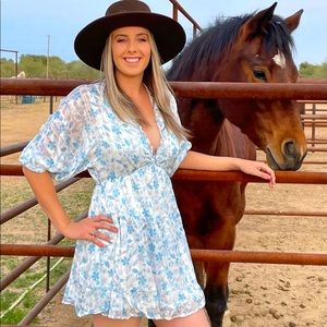 Boutique Reveal Dress - Brand New Size Medium